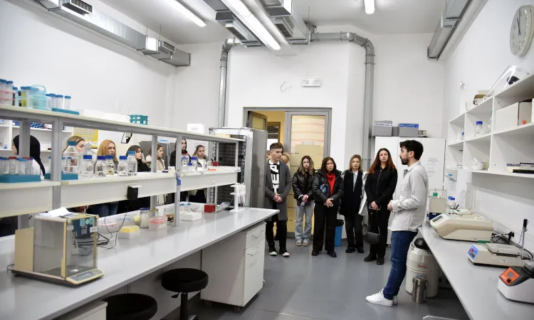 Unveiling the Genetics and Bioengineering Study Program at IUS: A Show and Tell Workshop for High-School Students